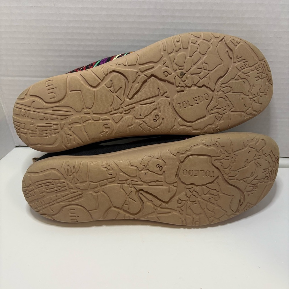 UIN Shoes - Picture 7 of 8